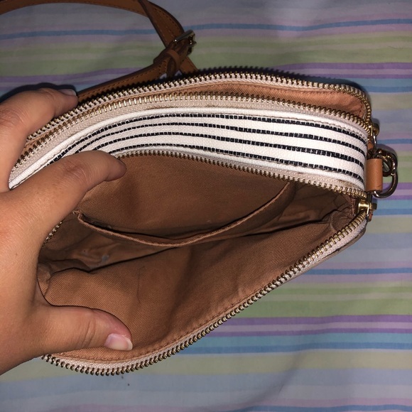 Fossil Crossbody - Picture 6 of 9